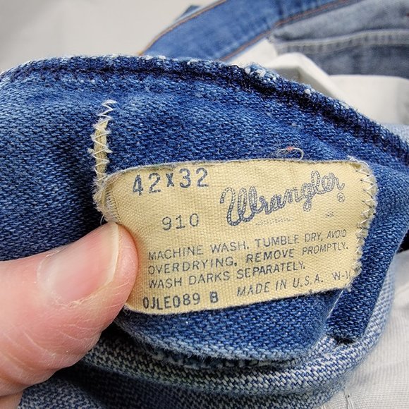Vintage Wrangler Jeans Mens 42x32 Blue Medium Wash Denim 910 Straight Patch USA - Picture 11 of 11
